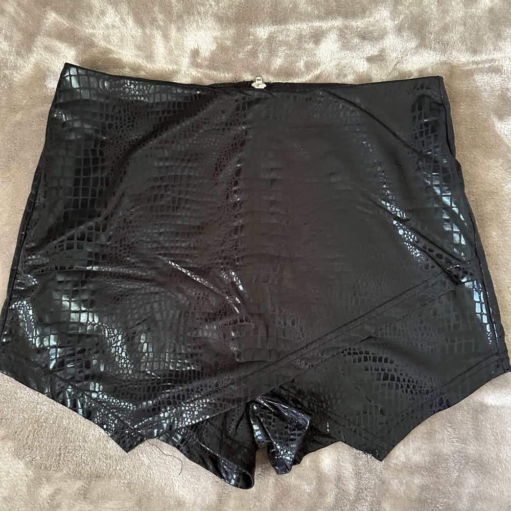SHEIN Black Faux Croc High-Waist Skort